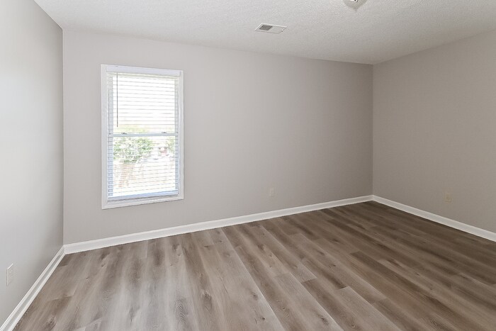 Building Photo - 9008 Country Leaf Cove