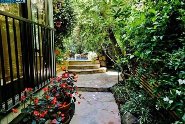 Building Photo - 136 El Centro