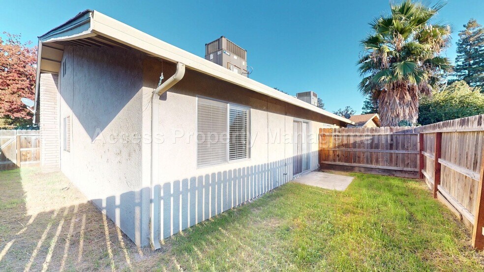 Building Photo - 3603 San Clemente Ave