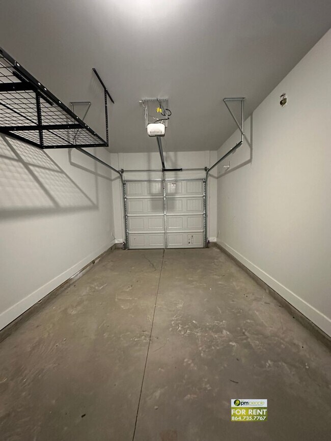 Building Photo - 3/2.5 Townhome Available Now!