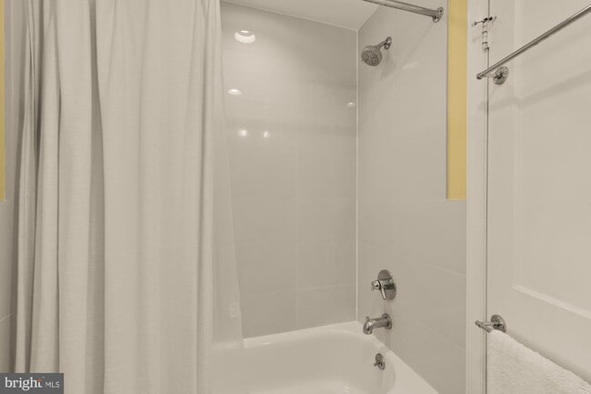 Building Photo - 11612 Galt Ave