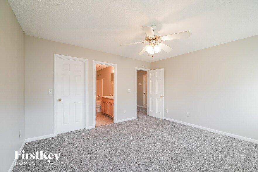 Building Photo - 6224 Hickory Ln Cir