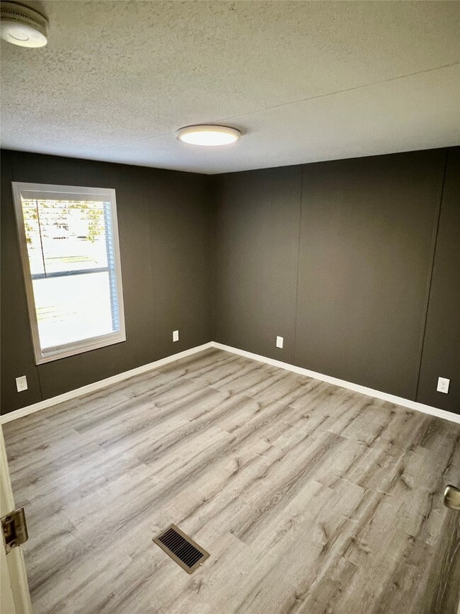 Building Photo - 20647 Shady Ln