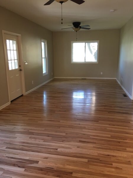 Building Photo - NEWLY RENOVATED 3 bdrm/2 bath - Sharon