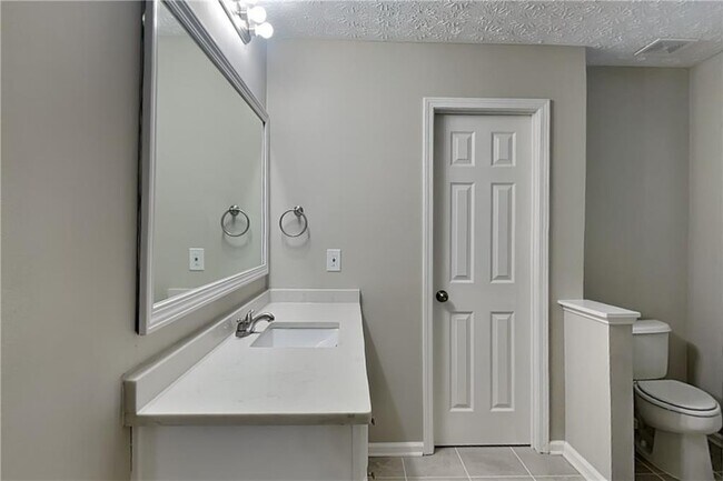 Building Photo - 293 Topaz Dr