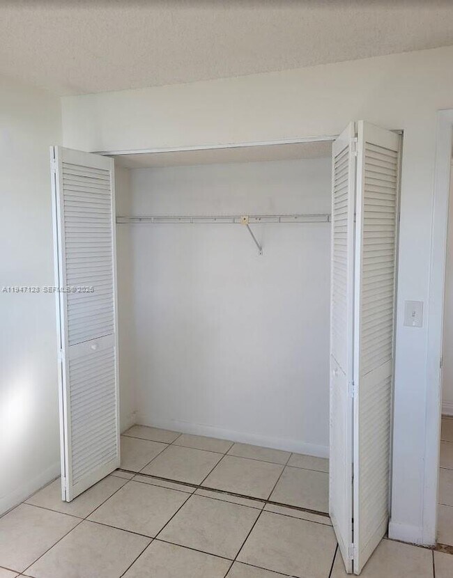 Building Photo - 468 NE 206th Ln