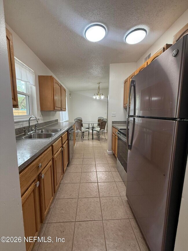 Building Photo - 909 La Marche Dr