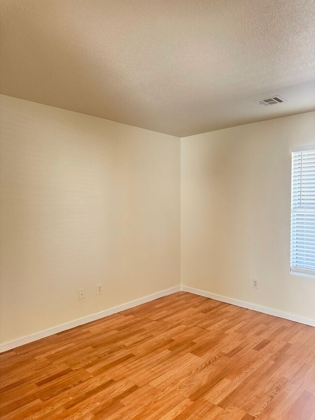 Building Photo - Beautiful 3-bedroom, 2-bathroom home in North Las Vegas