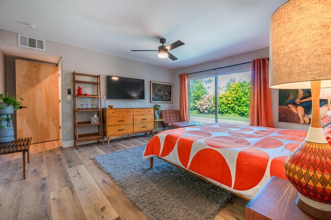 Building Photo - 2748 E Via Escuela