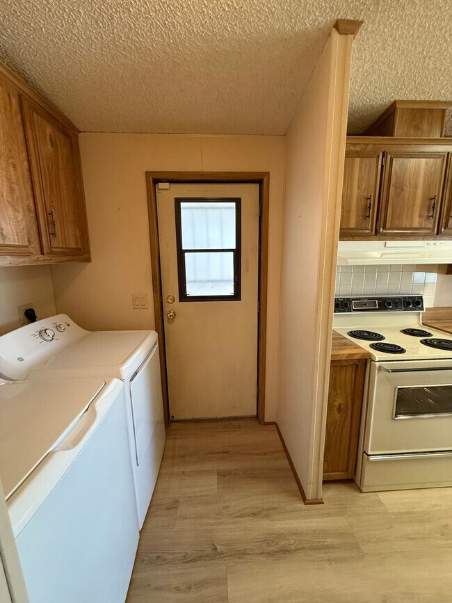 Building Photo - Two Bedroom Double Wide in the Fortuna Foothills!
