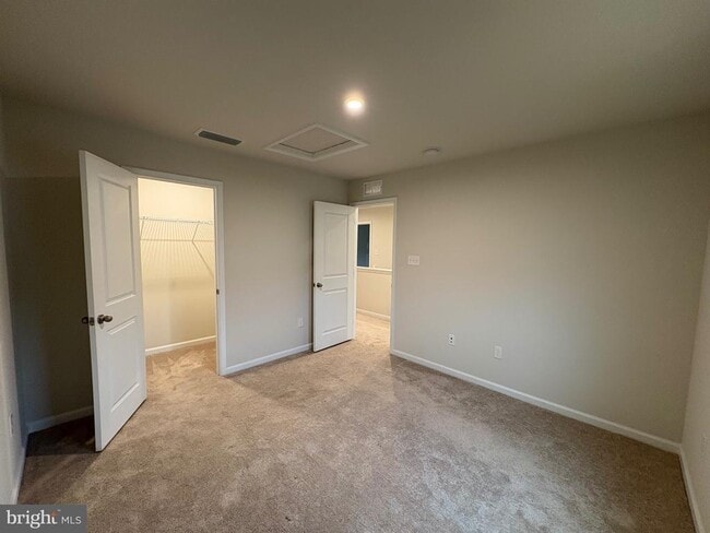 Building Photo - 27003 Greenleaf Dr