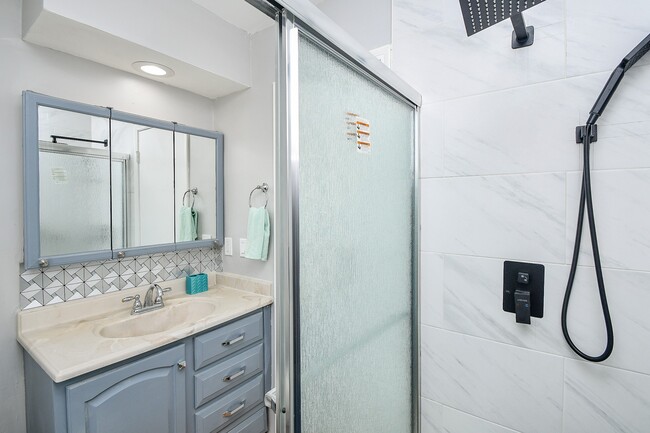 Building Photo - 11414 Chariot Dr