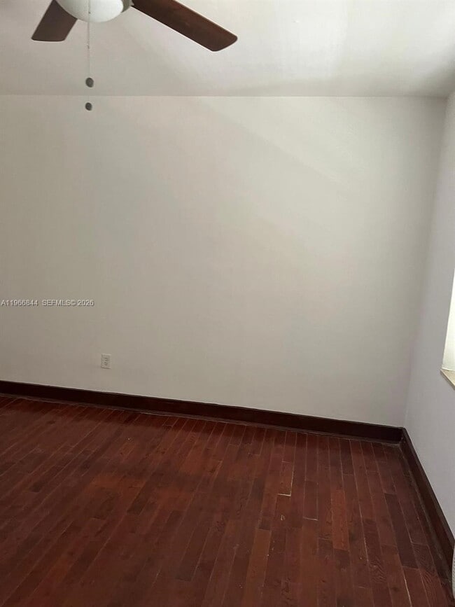 Building Photo - 1604 Bay Rd