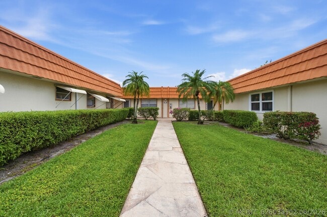 Building Photo - 28 Seville Dr