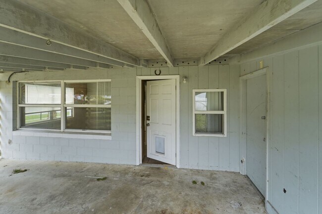 Building Photo - Charming & Spacious 2-Bedroom Home with Modern Finishes and Outdoor Living at 793 Crawford St, De...