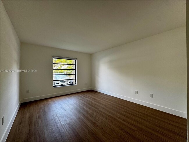 Building Photo - 5900 SW 127th Ave