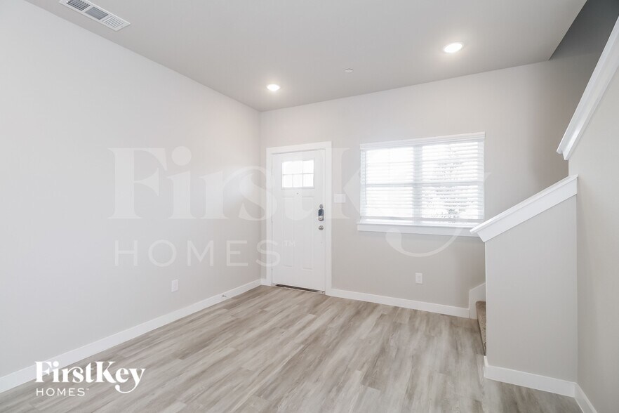 Building Photo - 334 Niki Dr