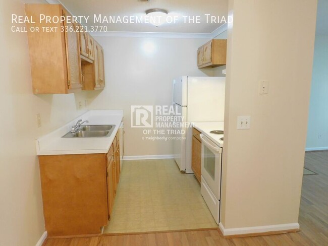 Building Photo - Upper Level 2 Bedroom Condo off of Guilfor...