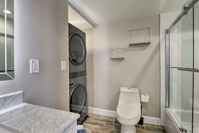 Building Photo - 941 Brooks Ln