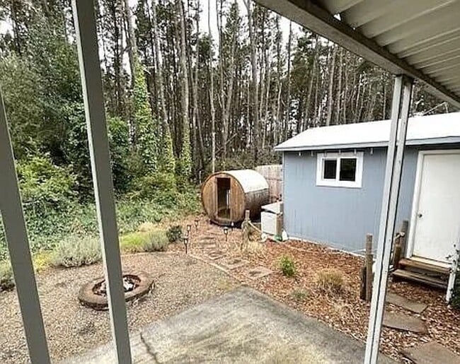 Building Photo - PENDING 3 Bdrm, 2 Bath Furnished Home in O...