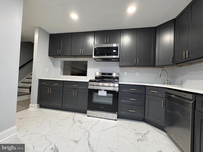 Building Photo - 3 Stout Ct