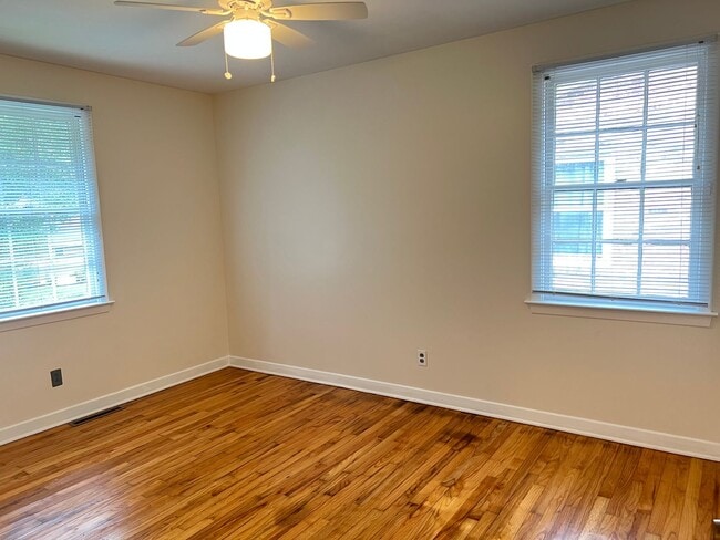 Building Photo - 2 Bedroom 1.5 Bath Townhouse in Wagener Te...