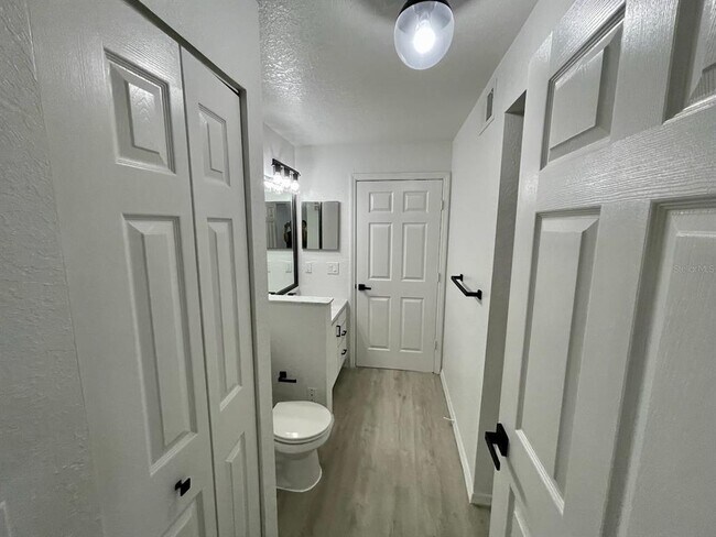 Building Photo - 827 Camargo Way