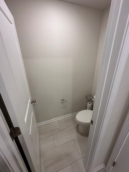 Building Photo - 1053 Plumcrest Dr