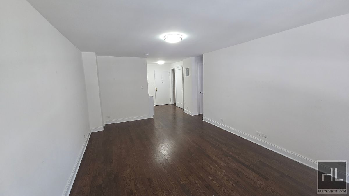 Building Photo - 3rd Ave & E 16th St. Modern 1-Bedroom Apt ...