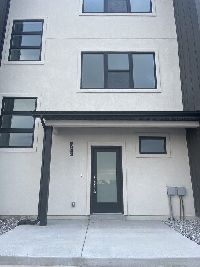 Building Photo - 862 W 480 S