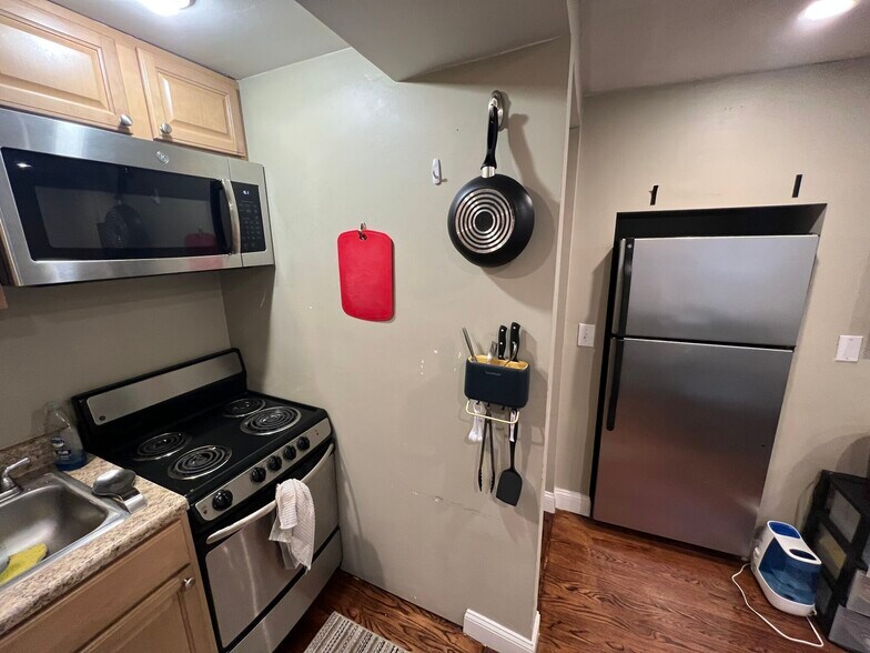 Building Photo - 735 Somerville Ave