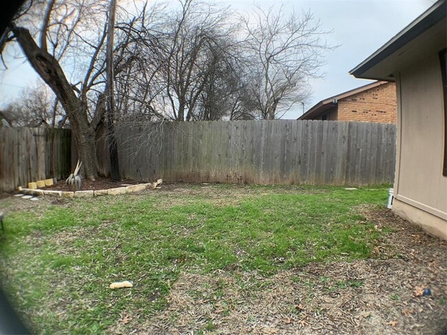Building Photo - 16041 Stoneham Cir