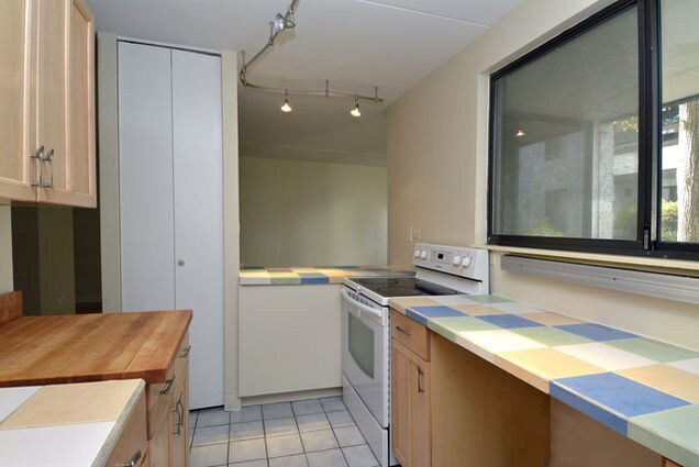 Building Photo - 330 W Miner St