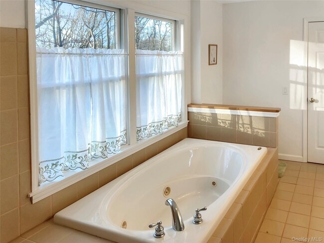 Building Photo - 12 Dogwood Ln