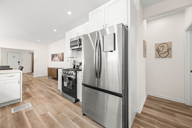 Building Photo - 1215 N Warman Ave