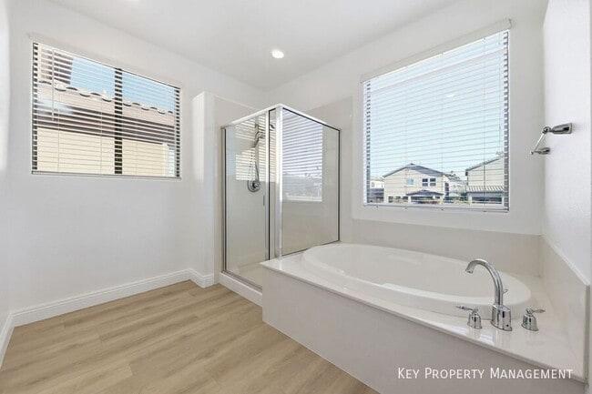 Building Photo - 956 Via Canale Dr