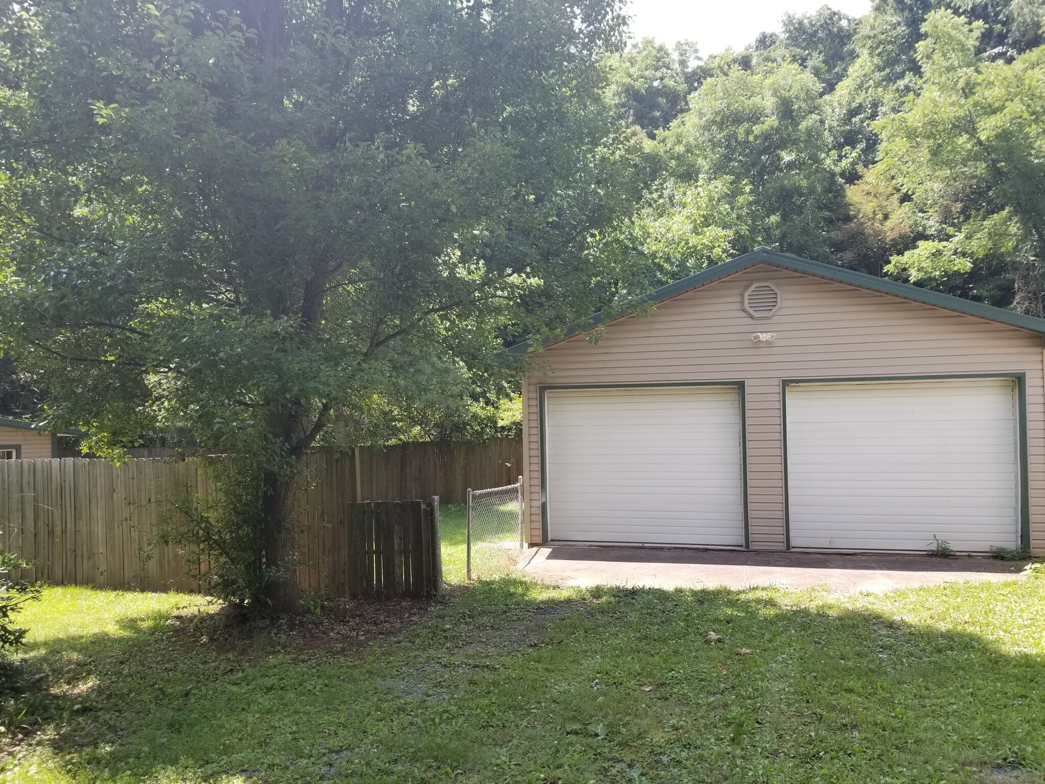 Building Photo - 173 Lacy Hollow Rd