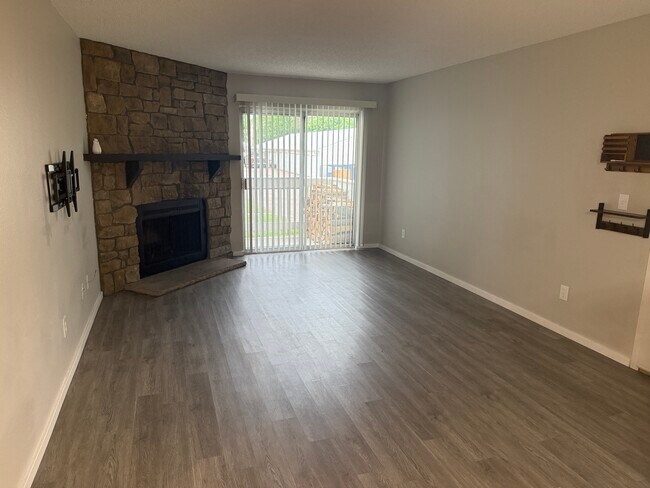 Building Photo - 14464 E Colorado Dr