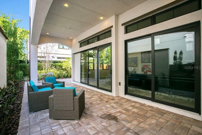 Building Photo - 8455 Via Vittoria Way