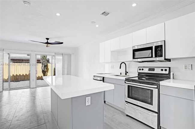 Building Photo - 7783 SW 94th Ln