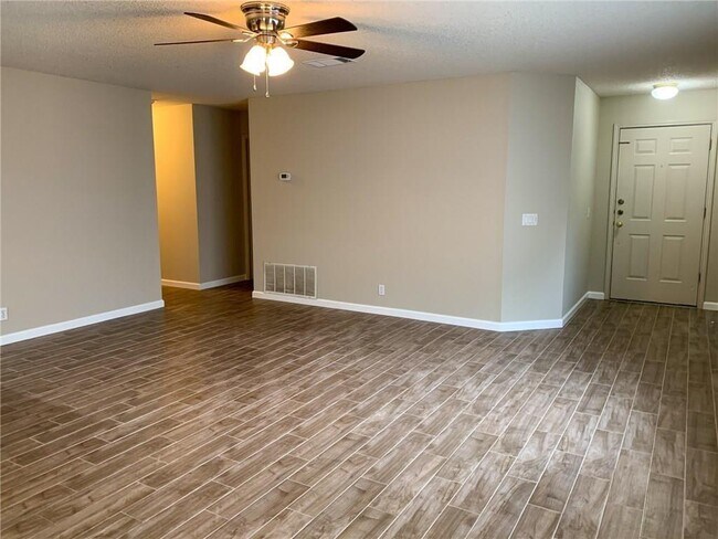 Building Photo - 9617 Copper Creek Dr