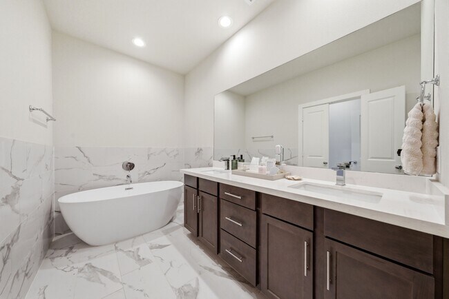 Building Photo - 5929 Haring Ln