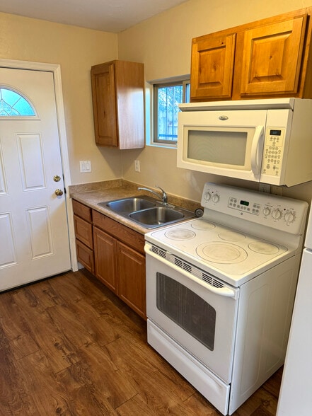 Kitchen - 339 N Highland Ave