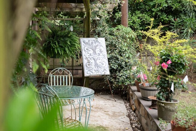 Building Photo - 1023 Crawford St