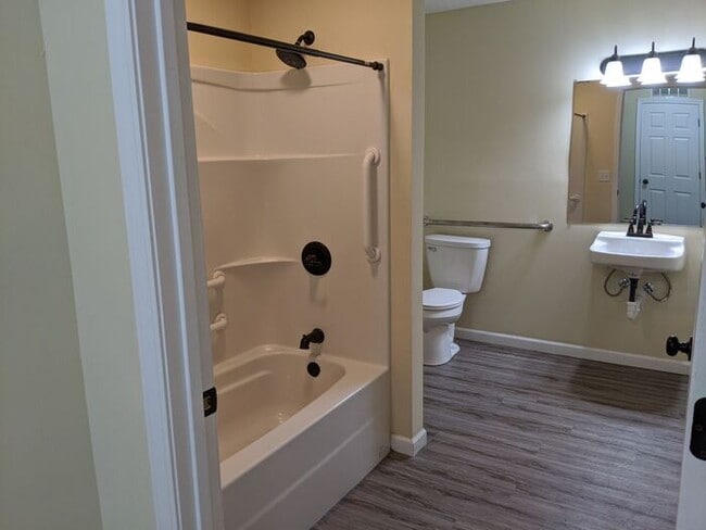 Building Photo - Cozy lower-level two-bedroom apartment!