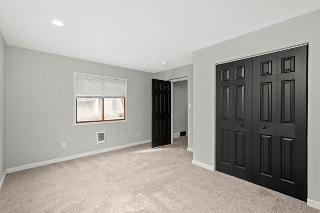 Building Photo - Gorgeous 3 bedroom home in Brookline avail...