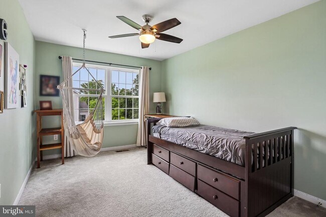 Building Photo - 427 Green Meadow Dr.