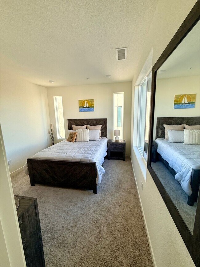 Building Photo - Elegant Riverside Escape — New Townhome Steps from the Truckee River