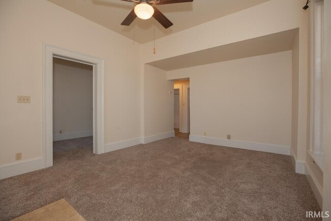 Building Photo - 1119 SE Riverside Dr