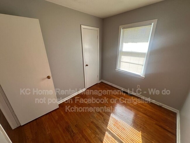 Building Photo - 5216 NE 44th St